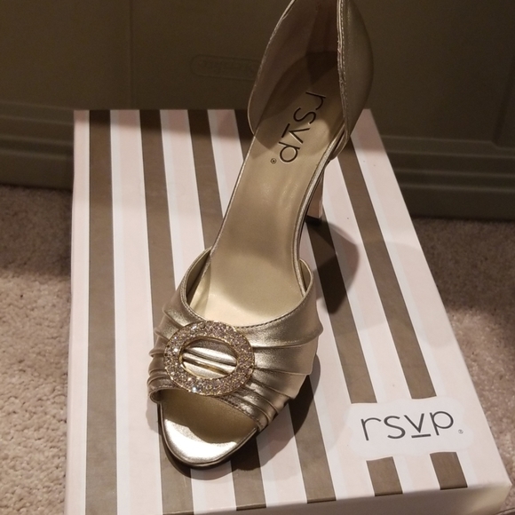 RSVP gold heels size 8 - Picture 3 of 5